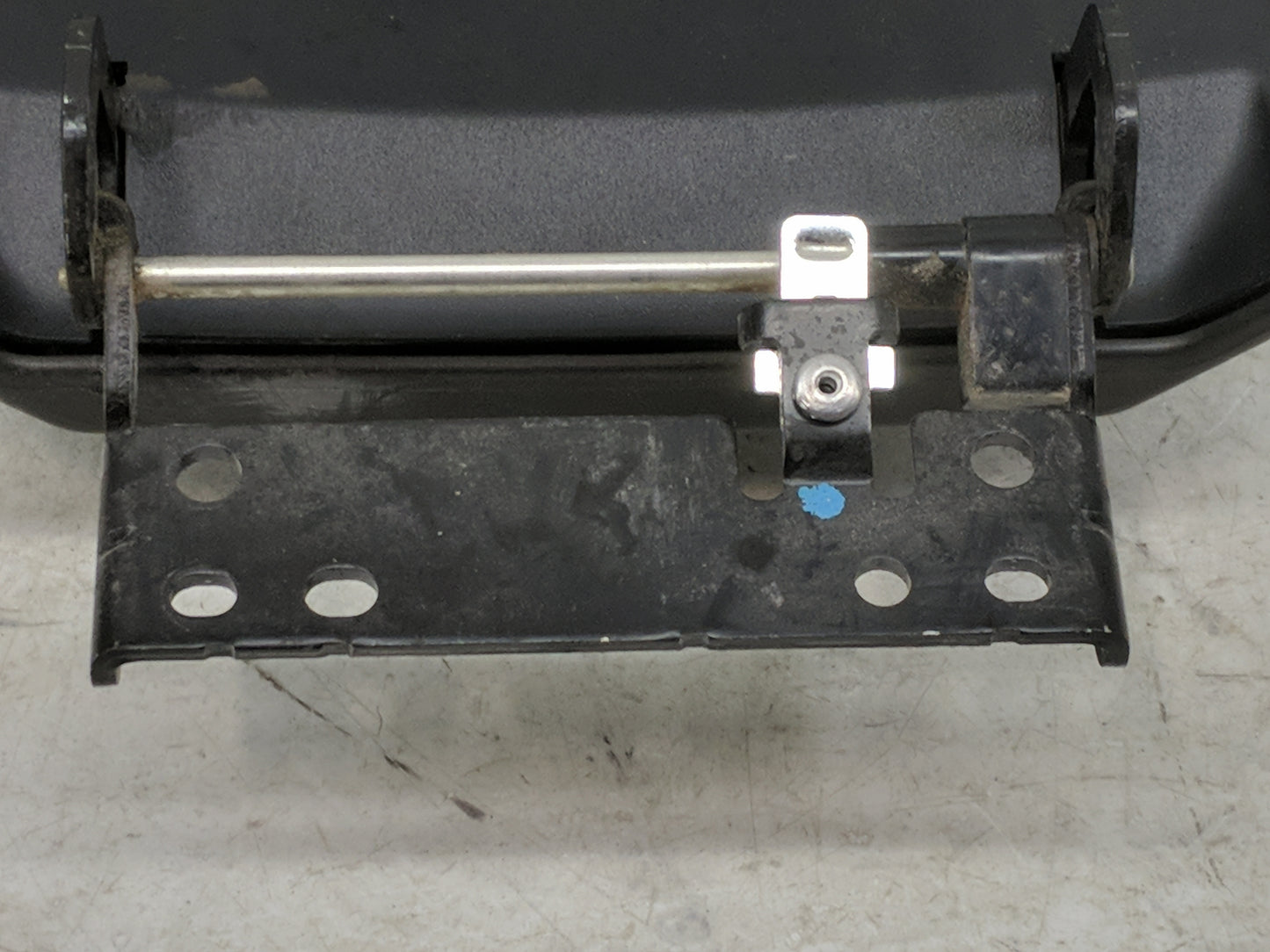 2015 Land Rover Discovery Sport Center Console Armrest Cover Lid Fits OEM Used Auto Parts - Oemusedautoparts1.com