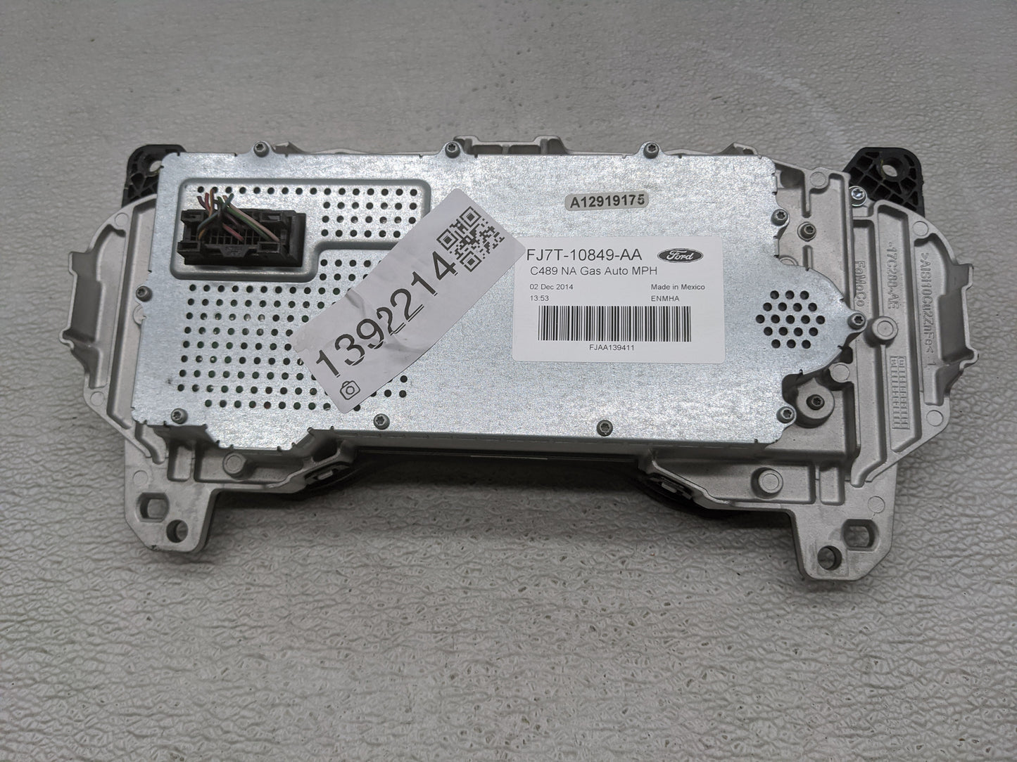 2015 Lincoln Mkc Instrument Cluster Speedometer Gauges P/N:FJ7T-10849-AA Fits OEM Used Auto Parts - Oemusedautoparts1.com