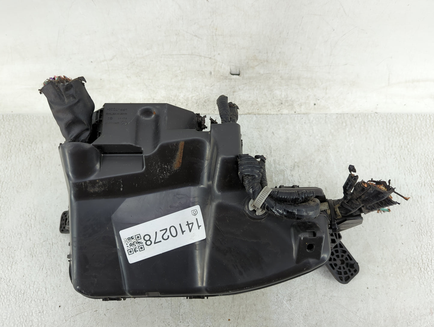 2014-2016 Mazda 3 Fusebox Fuse Box Panel Relay Module P/N:BHR1-66767 Fits Fits 2014 2015 2016 OEM Used Auto Parts - Oemuseda