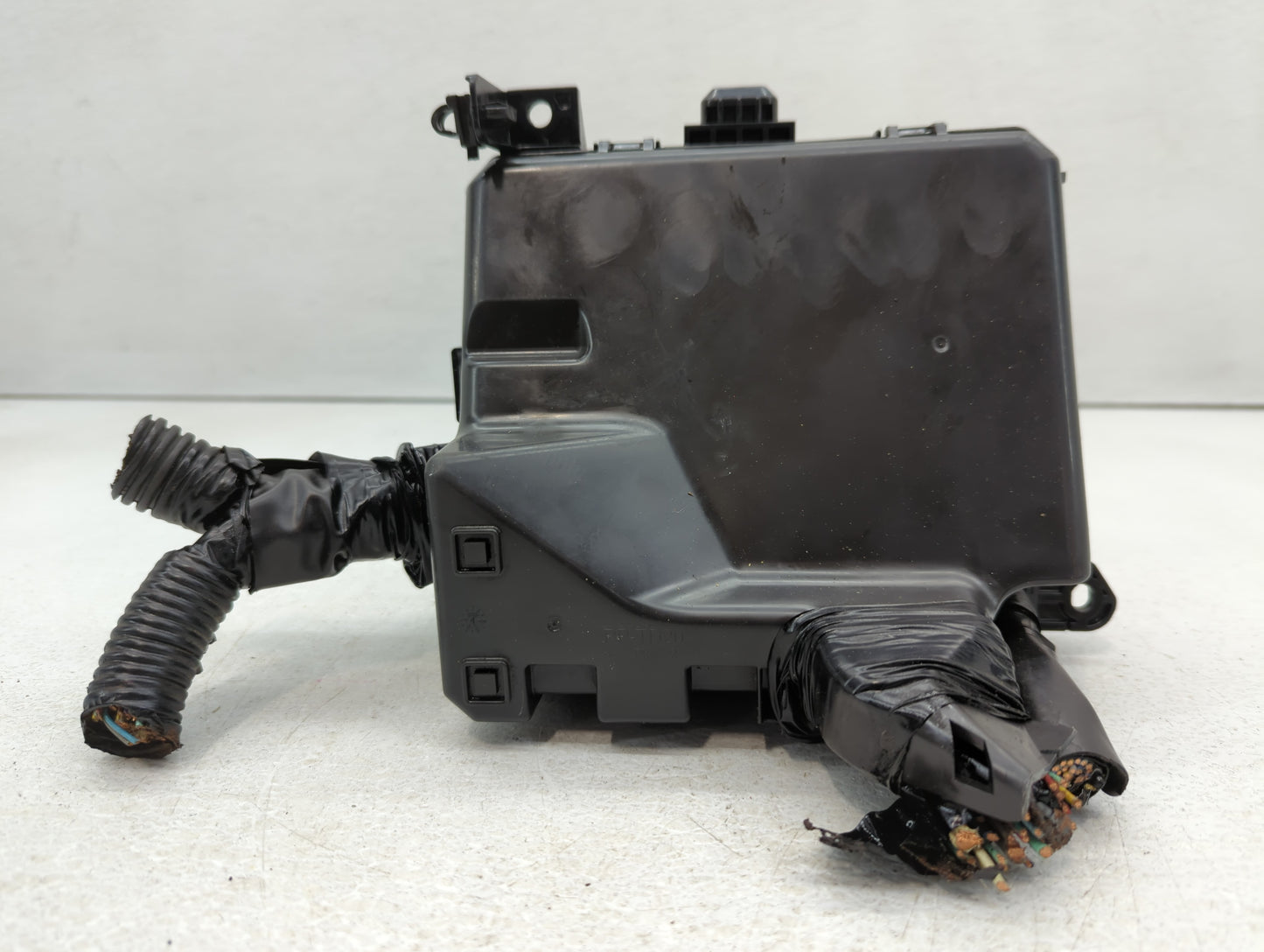 2012-2017 Mitsubishi Outlander Sport Fusebox Fuse Box Panel Relay Module P/N:8565A268 Fits Fits 2012 2013 2014 2015 2016 201