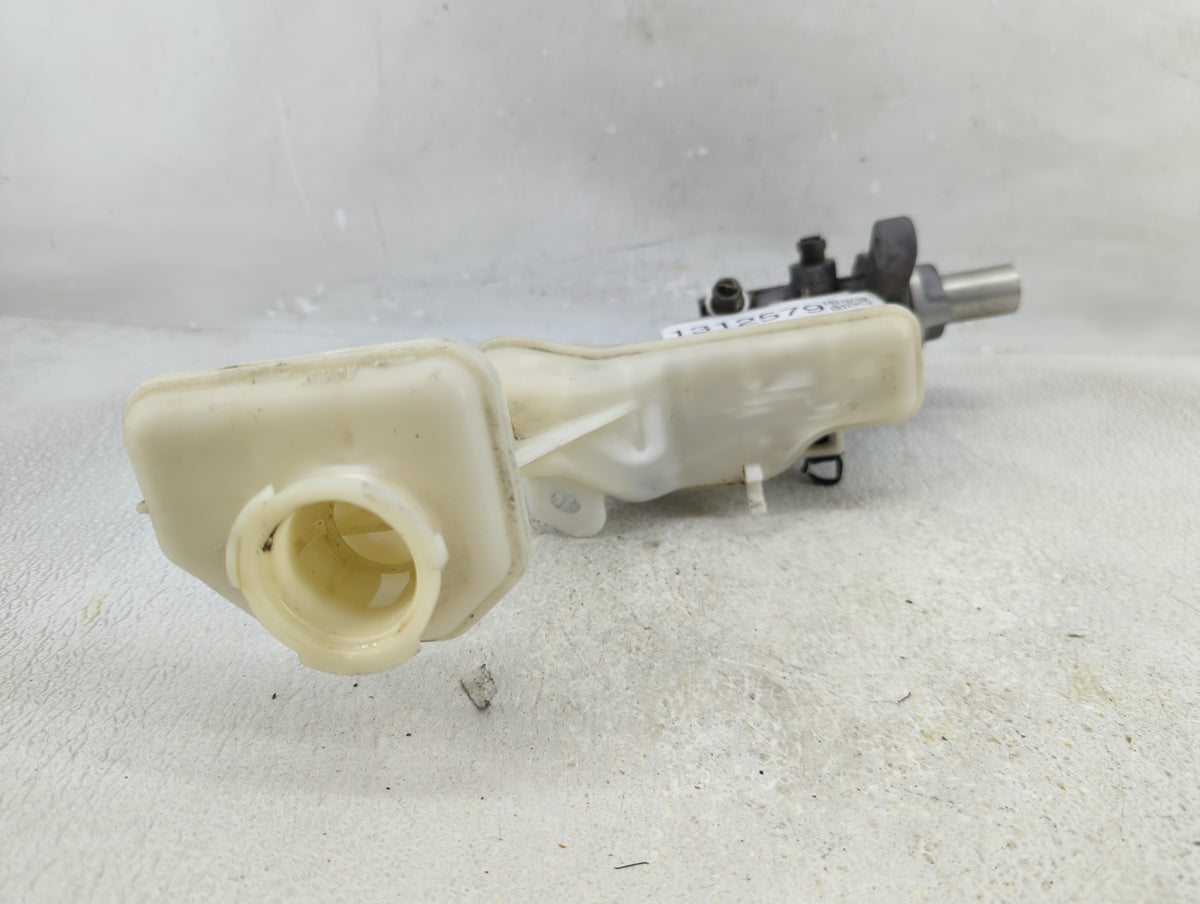 2014-2020 Nissan Rogue Brake Master Cylinder 1312579 - Oemusedautoparts1.com