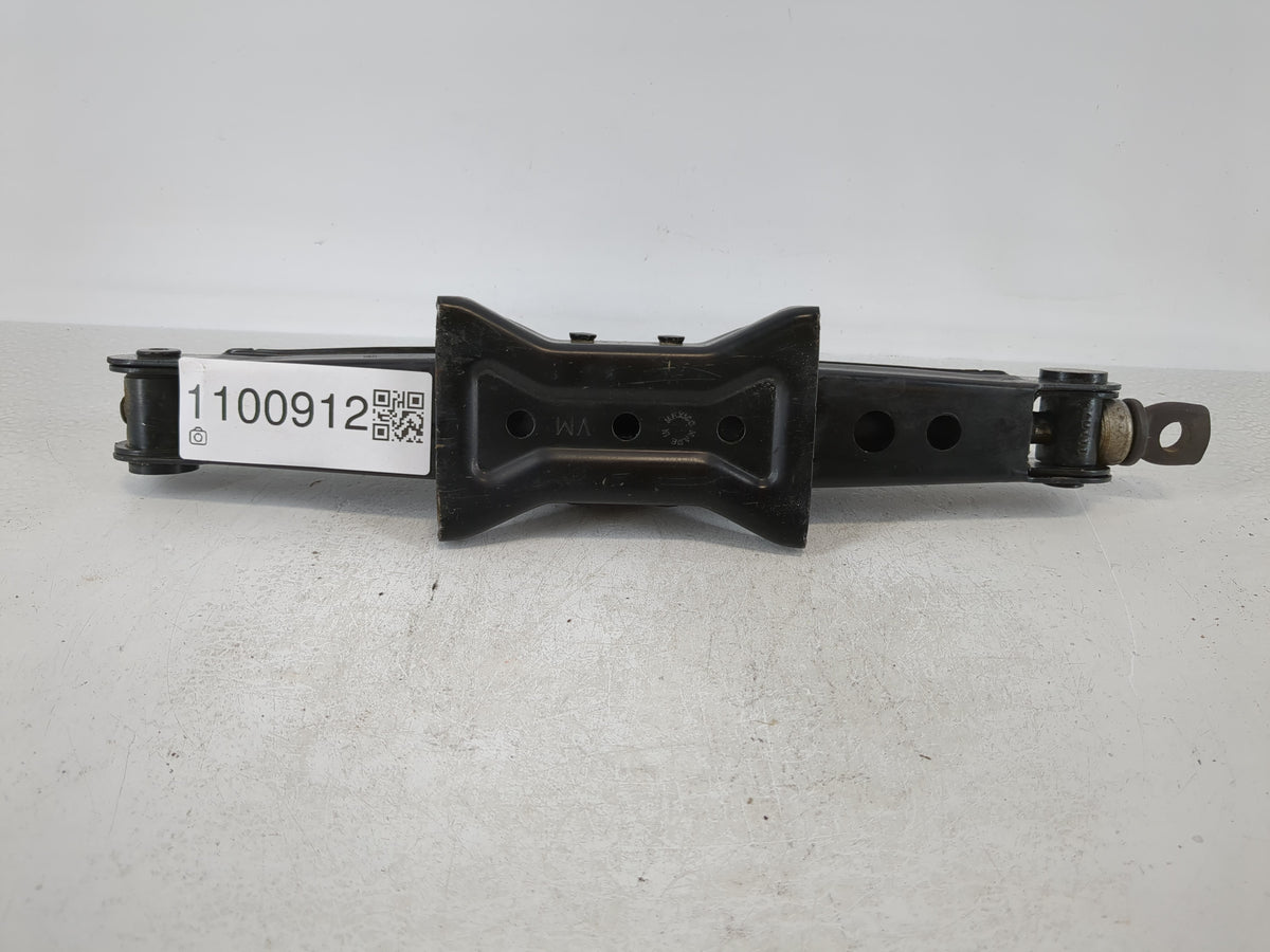 2015 Nissan Versa Spare Scissor Car Jack 1100912 - Oemusedautoparts1.com