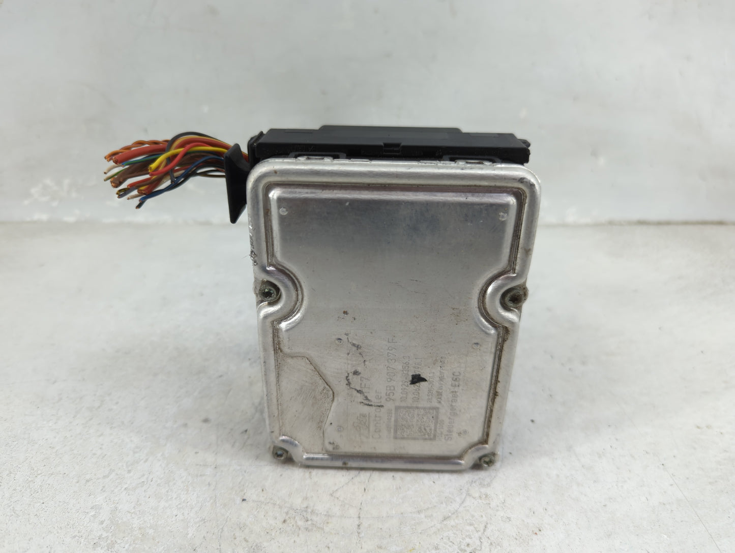 2015-2016 Porsche Macan ABS Pump Control Module Replacement P/N:95B 907 379 F Fits Fits 2015 2016 OEM Used Auto Parts - Oemu