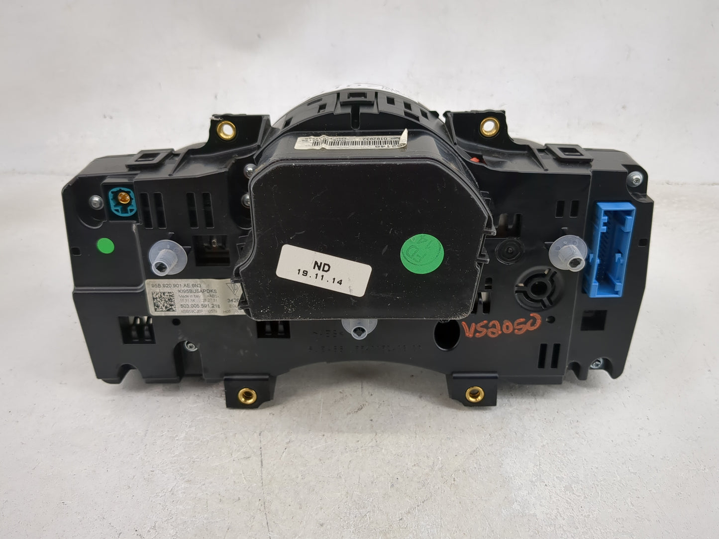 2015-2016 Porsche Macan Instrument Cluster Speedometer Gauges P/N:95B920901AE K95BU5APOK5 Miles: Fits Fits 2015 2016 OEM Use