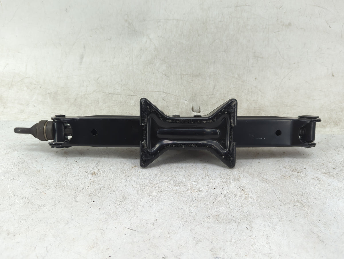 2015 Scion Xb Spare Scissor Car Jack Black 1460301 - Oemusedautoparts1.com