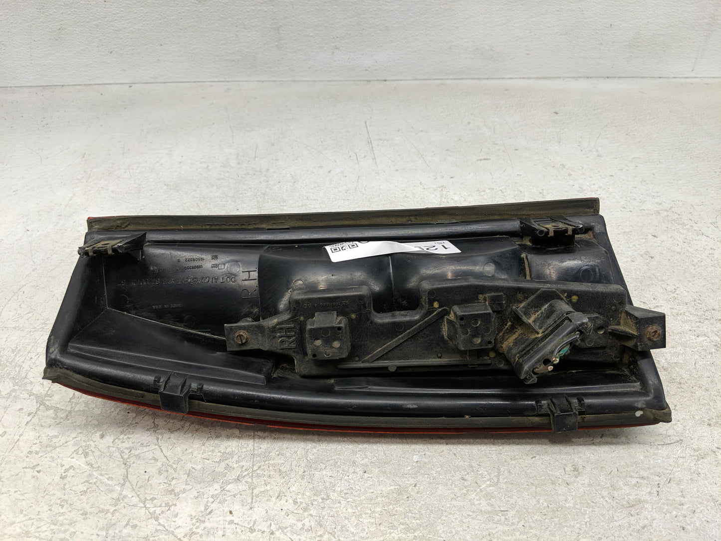 2013-2015 Toyota Avalon Tail Light Assembly Passenger Right OEM P/N:16506322 16506350, 16511566 Fits Fits 2013 2014 2015 OEM