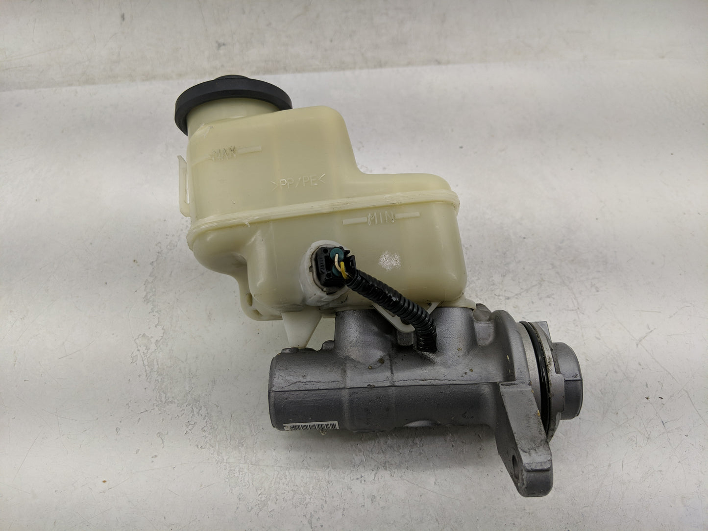 2006-2018 Toyota Rav4 Brake Master Cylinder 1311393 - Oemusedautoparts1.com