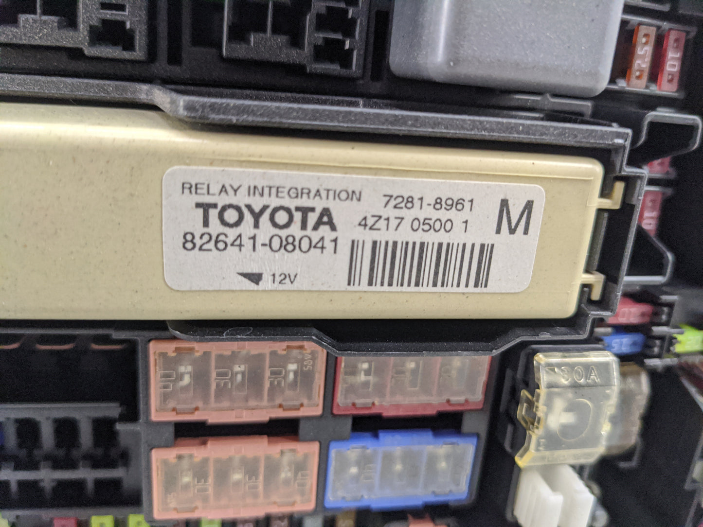 2011-2016 Toyota Sienna Fusebox Fuse Box Panel Relay Module P/N:82641-08041 Fits Fits 2011 2012 2013 2014 2015 2016 OEM Used