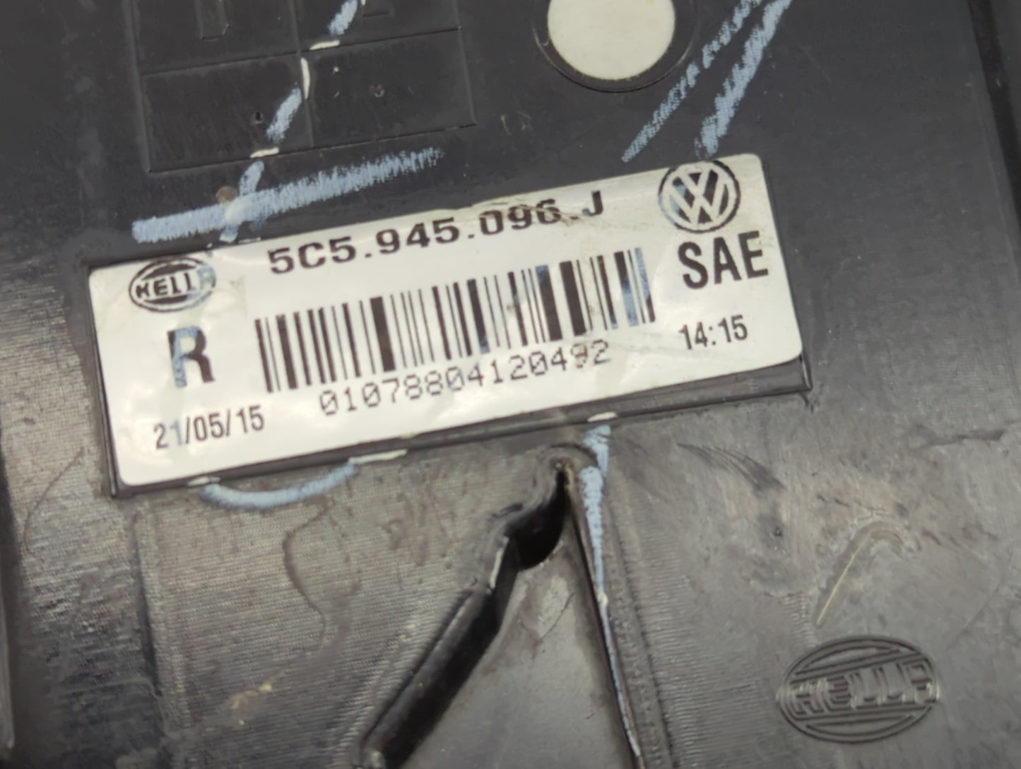 2012-2016 Volkswagen Beetle Tail Light Assembly Passenger Right OEM P/N:5C5 945 096 J Fits Fits 2012 2013 2014 2015 2016 OEM