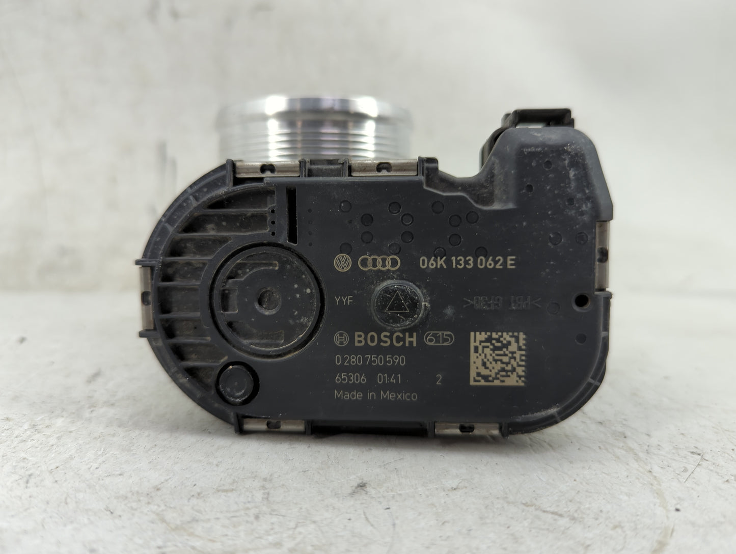 2013-2015 Volkswagen Beetle Throttle Body P/N:06K 133 062 E Fits Fits 2013 2014 2015 OEM Used Auto Parts - Oemusedautoparts1