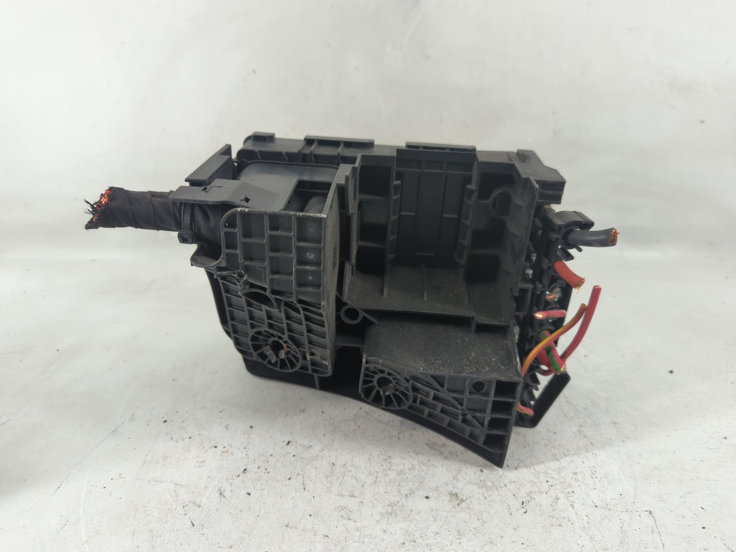 2013-2017 Volkswagen Cc Fusebox Fuse Box Panel Relay Module P/N:0-1718006-1 Fits OEM Used Auto Parts - Oemusedautoparts1.com