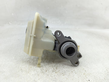 2015-2019 Volkswagen Golf Brake Master Cylinder 1312585