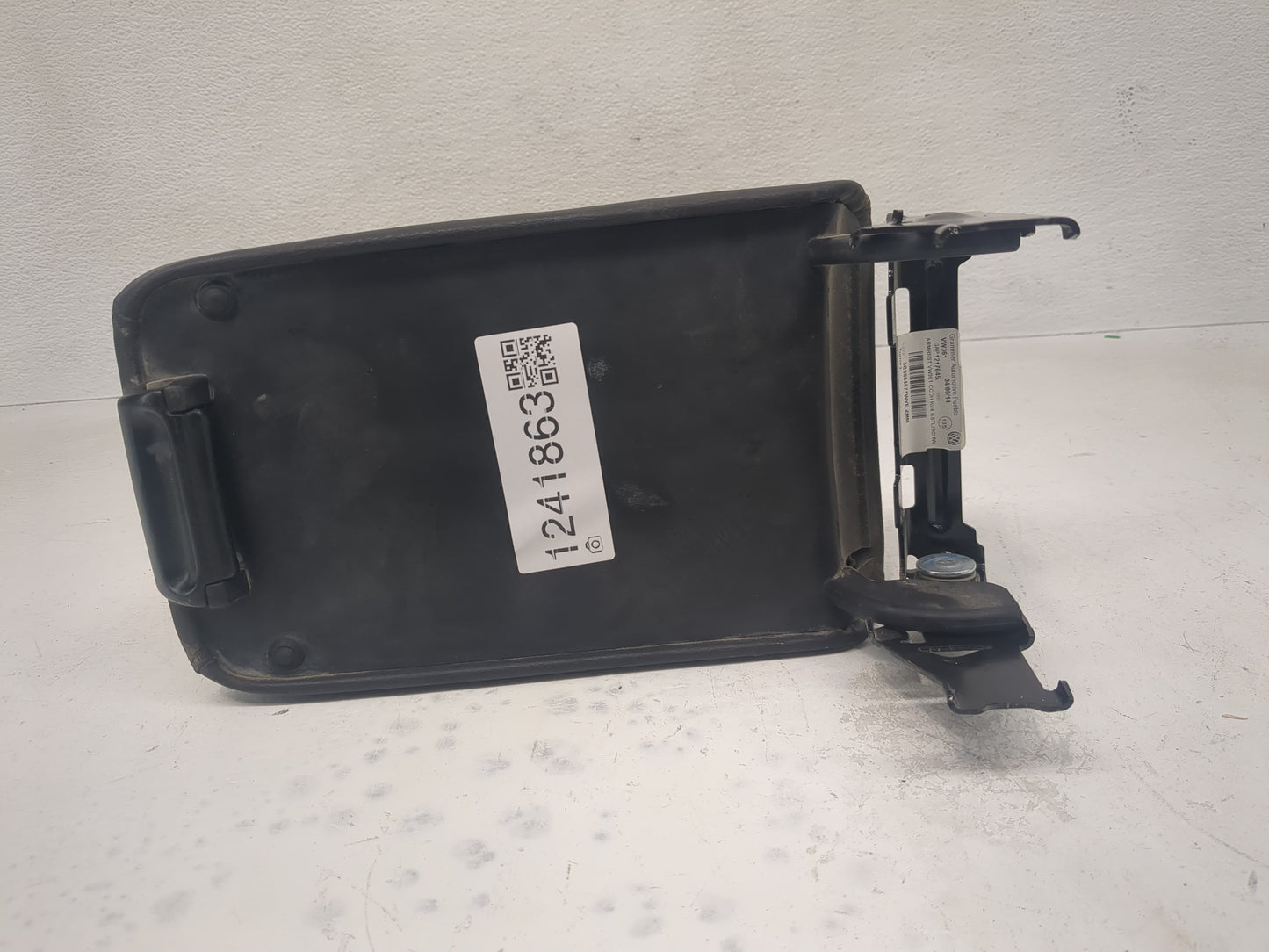 2015 Volkswagen Jetta Center Console Armrest Cover Lid Fits OEM Used Auto Parts - Oemusedautoparts1.com
