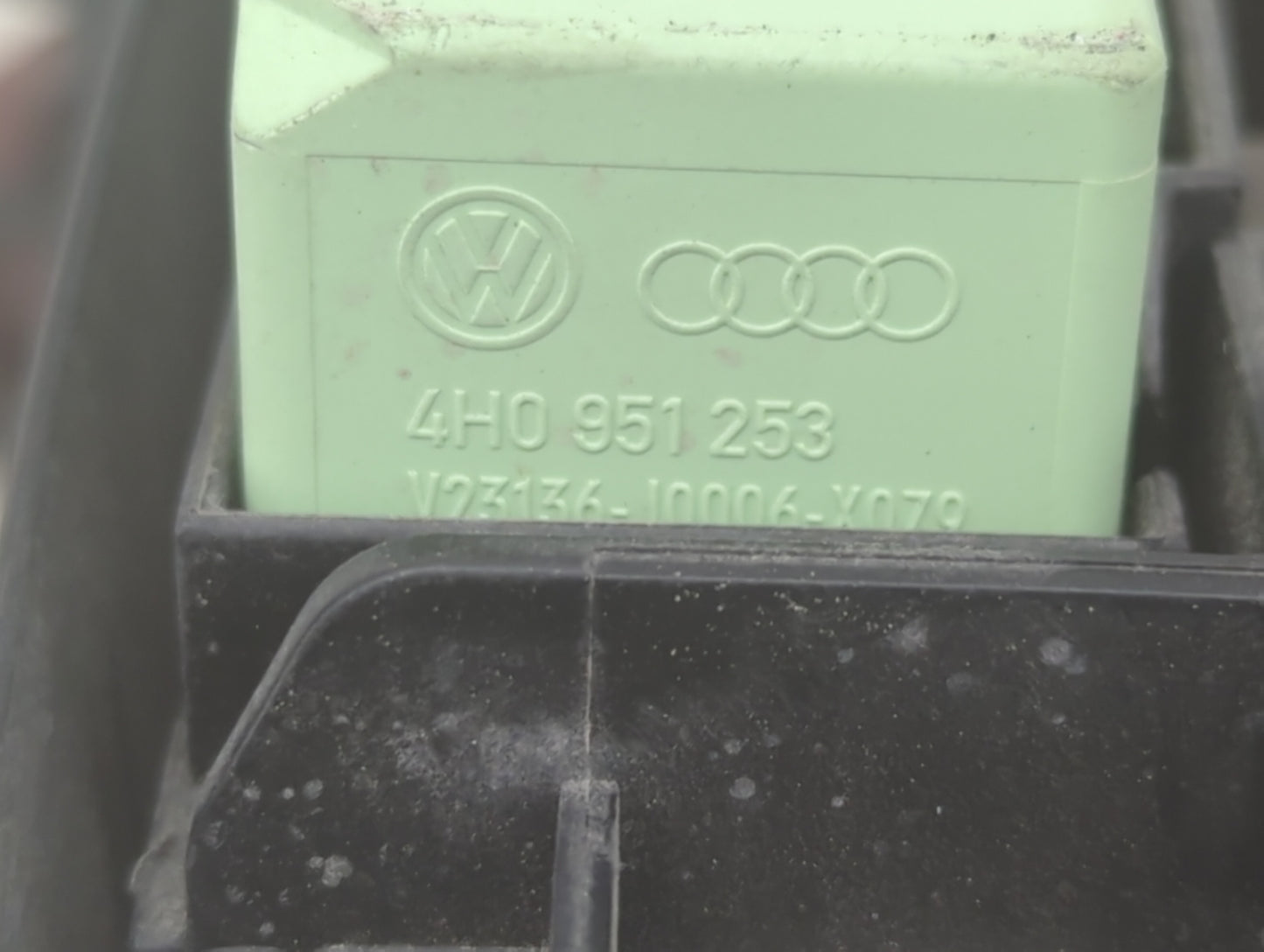2015-2018 Volkswagen Jetta Fusebox Fuse Box Panel Relay Module P/N:4H0 951 253 Fits Fits 2015 2016 2017 2018 OEM Used Auto P
