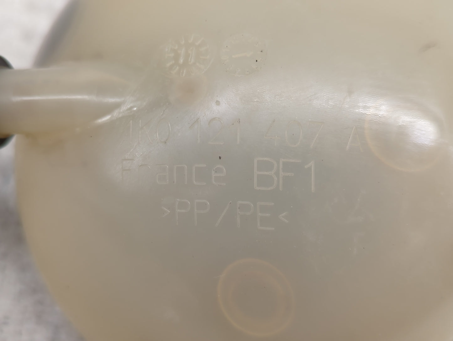 2005 Volkswagen Jetta Radiator Coolant Overflow Expansion Tank Bottle 1409584 - Oemusedautoparts1.com