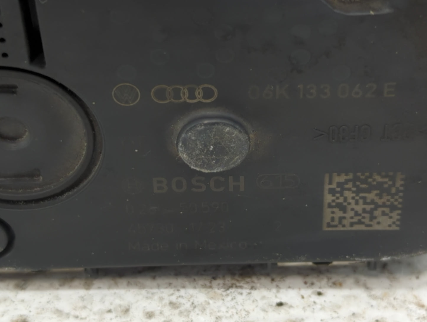 2014-2017 Volkswagen Jetta Throttle Body P/N:06K 133 062 E Fits Fits 2014 2015 2016 2017 OEM Used Auto Parts - Oemusedautopa