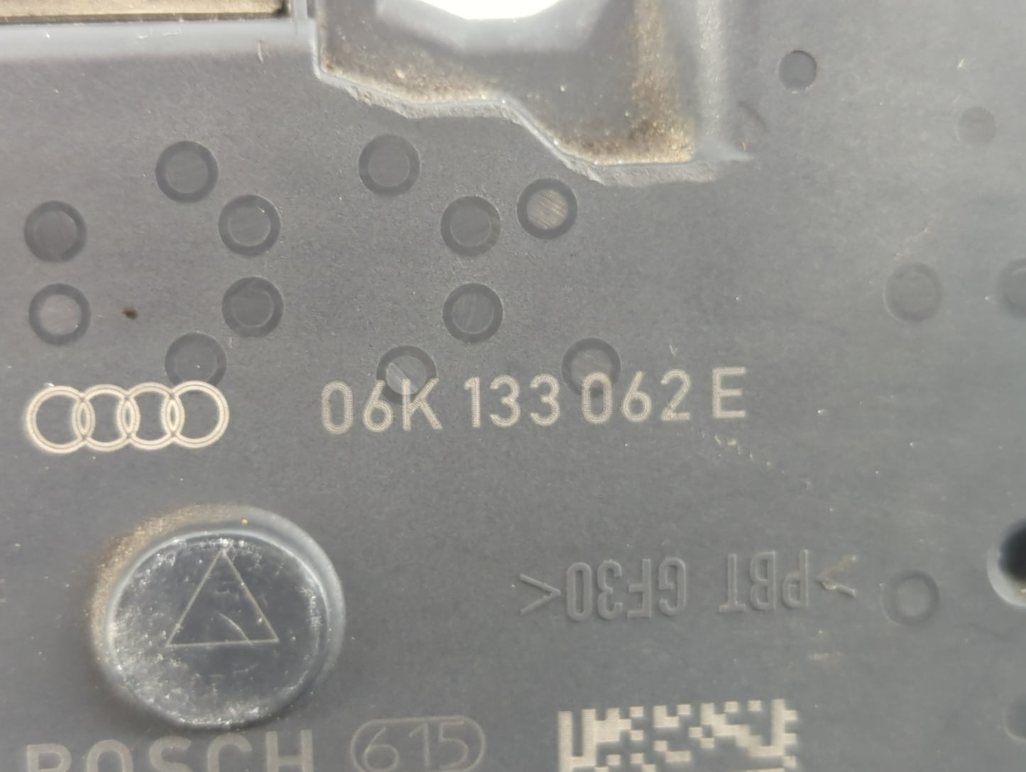 2014-2017 Volkswagen Jetta Throttle Body P/N:06K 133 062 E Fits Fits 2014 2015 2016 2017 OEM Used Auto Parts - Oemusedautopa