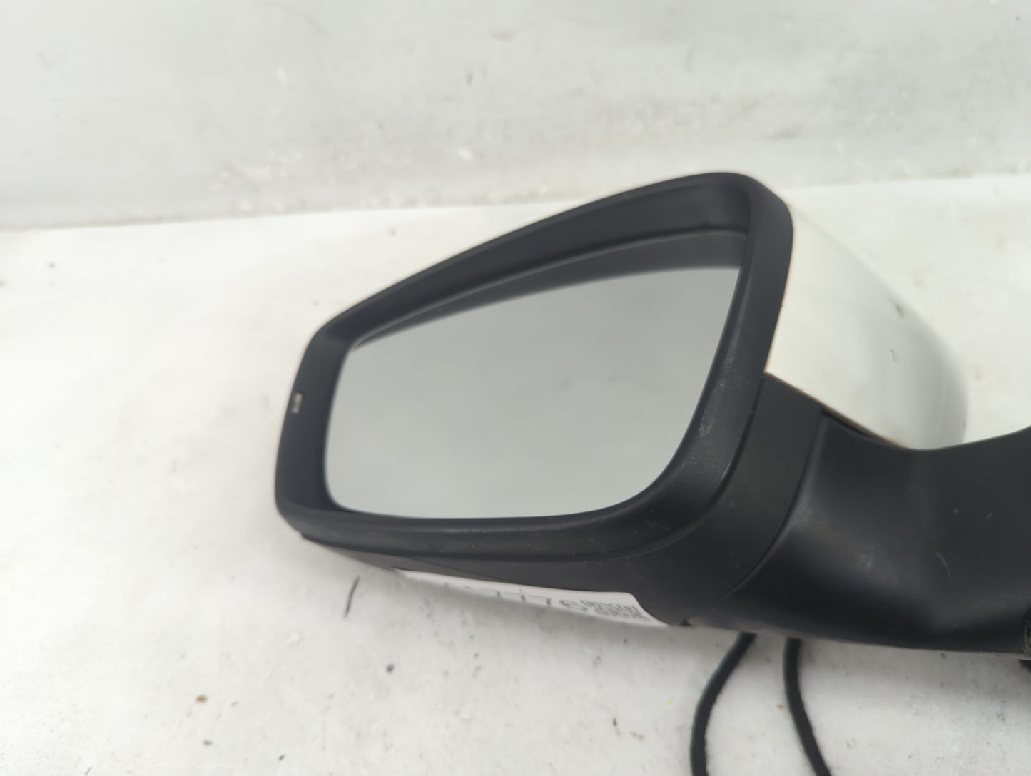2013-2015 Volkswagen Passat Driver Side View Mirror - Left Door Mirror OEM Used - Oemusedautoparts1.com