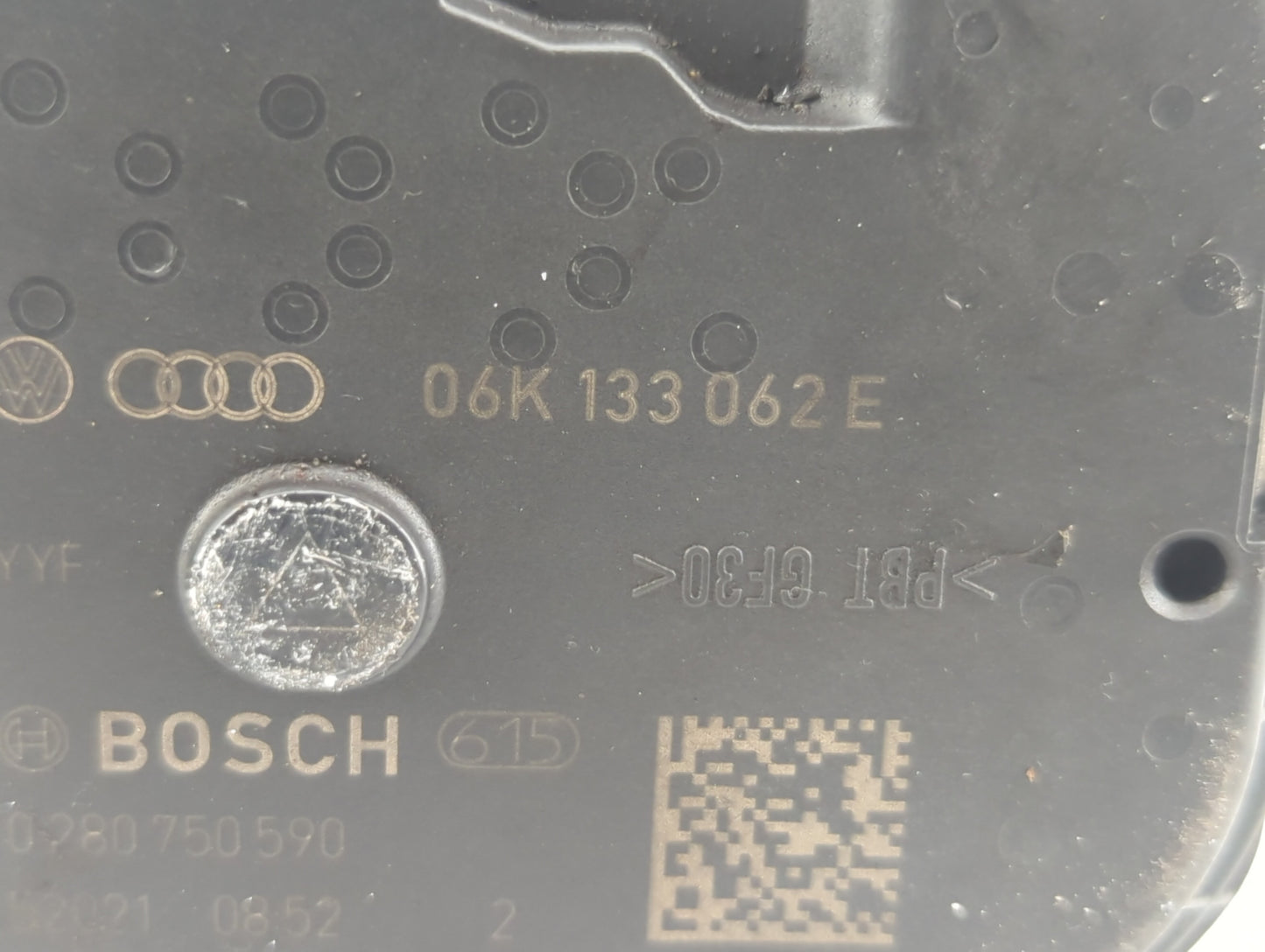 2014-2017 Volkswagen Passat Throttle Body P/N:06K 133 062 E Fits Fits 2014 2015 2016 2017 OEM Used Auto Parts - Oemusedautop