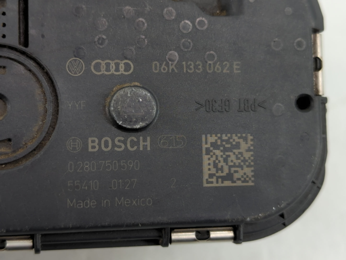 2014-2017 Volkswagen Passat Throttle Body P/N:06K 133 062 E Fits Fits 2014 2015 2016 2017 OEM Used Auto Parts - Oemusedautop