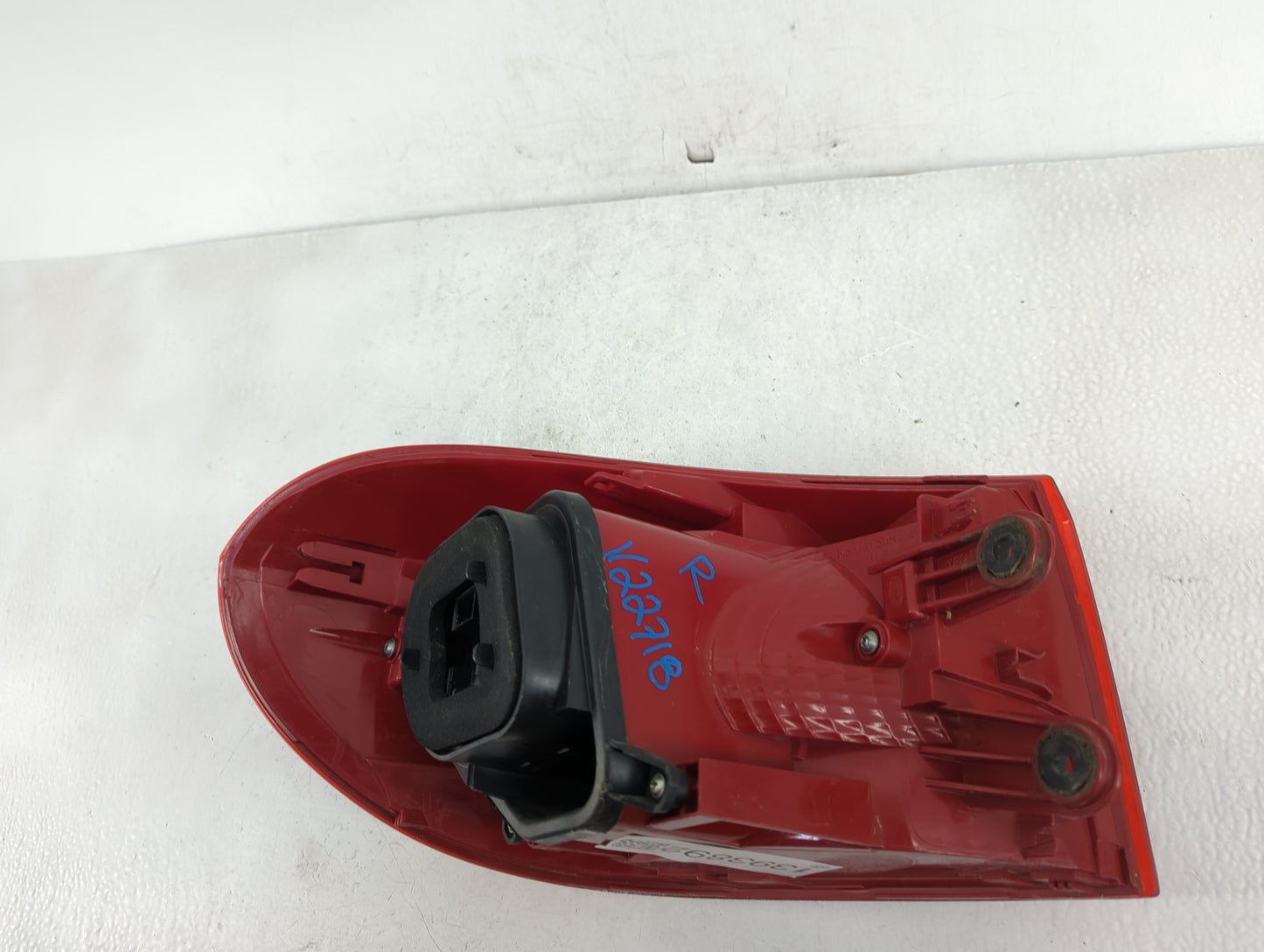 2012-2018 Volkswagen Tiguan Tail Light Assembly Passenger Right OEM Fits Fits 2012 2013 2014 2015 2016 2017 2018 OEM Used Au