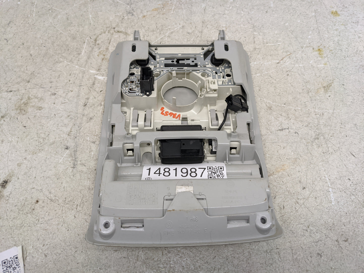 2015 Volkswagen Tiguan Overhead Roof Console - Oemusedautoparts1.com