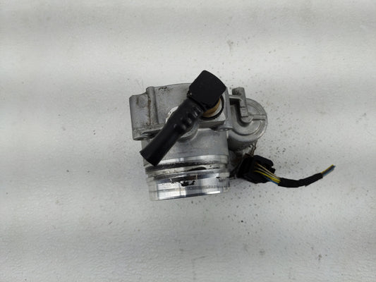 2012-2018 Bmw 320i Throttle Body P/N:1354 7588625-02 Fits Fits 2012 2013 2014 2015 2016 2017 2018 OEM Used Auto Parts