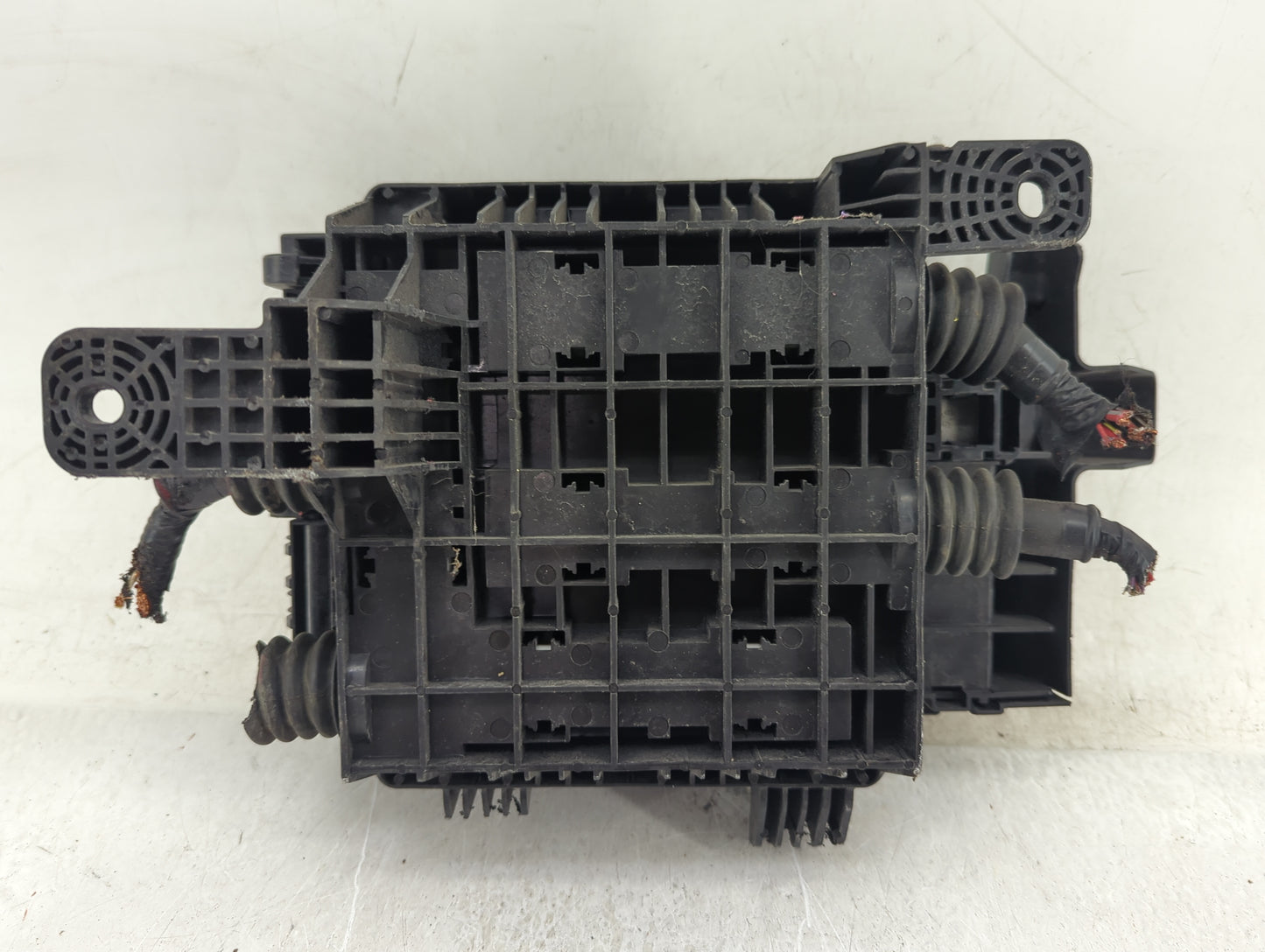 2016-2017 Chevrolet Camaro Fusebox Fuse Box Panel Relay Module Fits Fits 2016 2017 OEM Used Auto Parts - Oemusedautoparts1.c