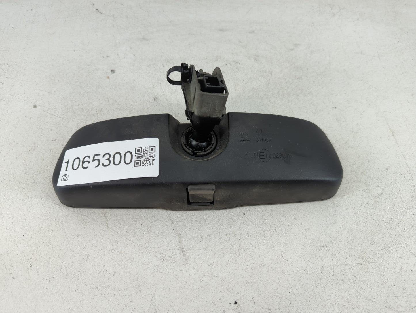 2011-2016 Chevrolet Cruze Interior Rear View Mirror Replacement OEM P/N:E11028018 Fits OEM Used Auto Parts - Oemusedautopart