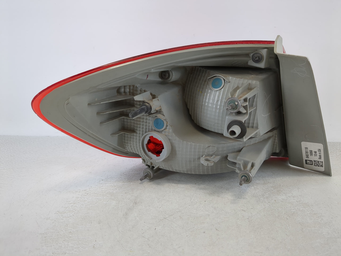 2016-2017 Chevrolet Cruze Tail Light Assembly Passenger Right OEM P/N:84078119 Fits Fits 2016 2017 OEM Used Auto Parts - Oem