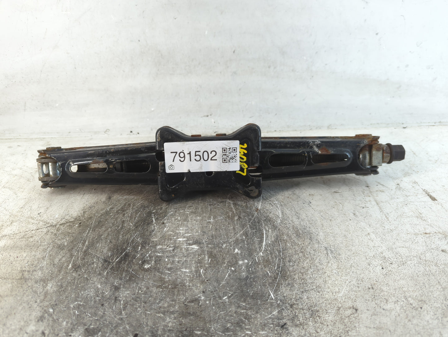 2016 Chevrolet Cruze Spare Scissor Car Jack - Oemusedautoparts1.com