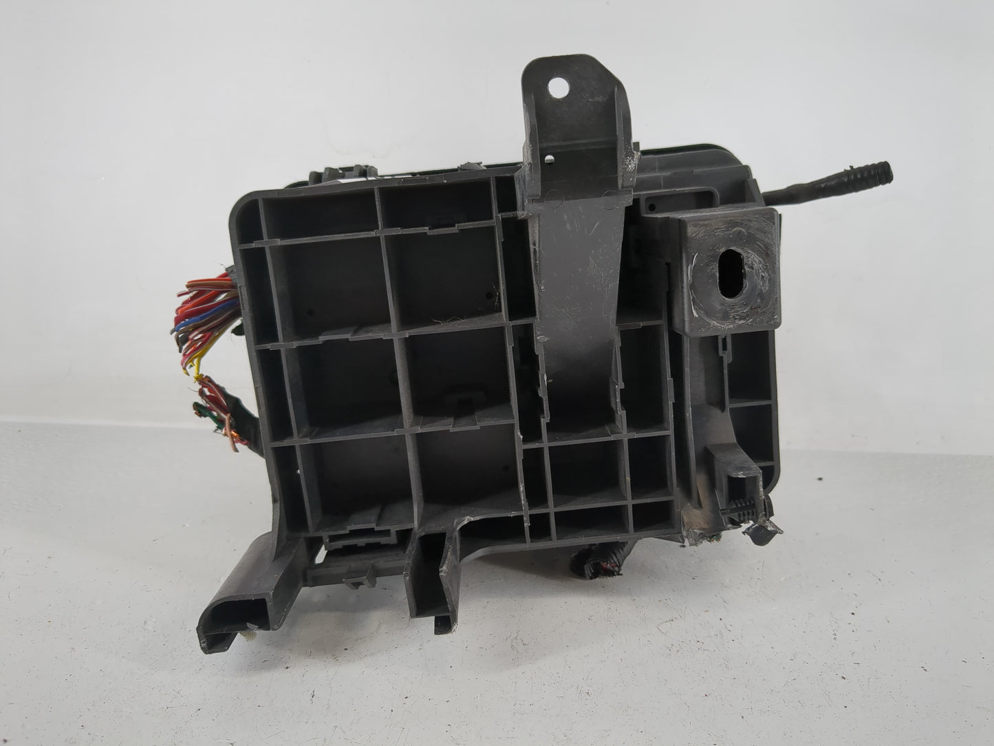 2016-2017 Chevrolet Equinox Fusebox Fuse Box Panel Relay Module P/N:84080470 Fits Fits 2016 2017 OEM Used Auto Parts - Oemus