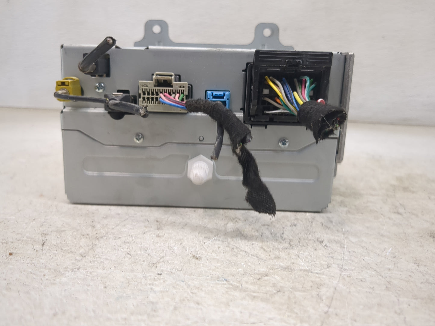 2016 Chevrolet Equinox Radio AM FM Cd Player Receiver Replacement P/N:84026074 Fits Fits 2014 OEM Used Auto Parts - Oemuseda