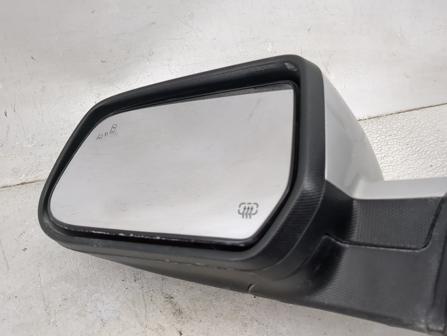 2016-2017 Chevrolet Equinox Driver Side View Mirror - Left Door Mirror OEM Used - Oemusedautoparts1.com