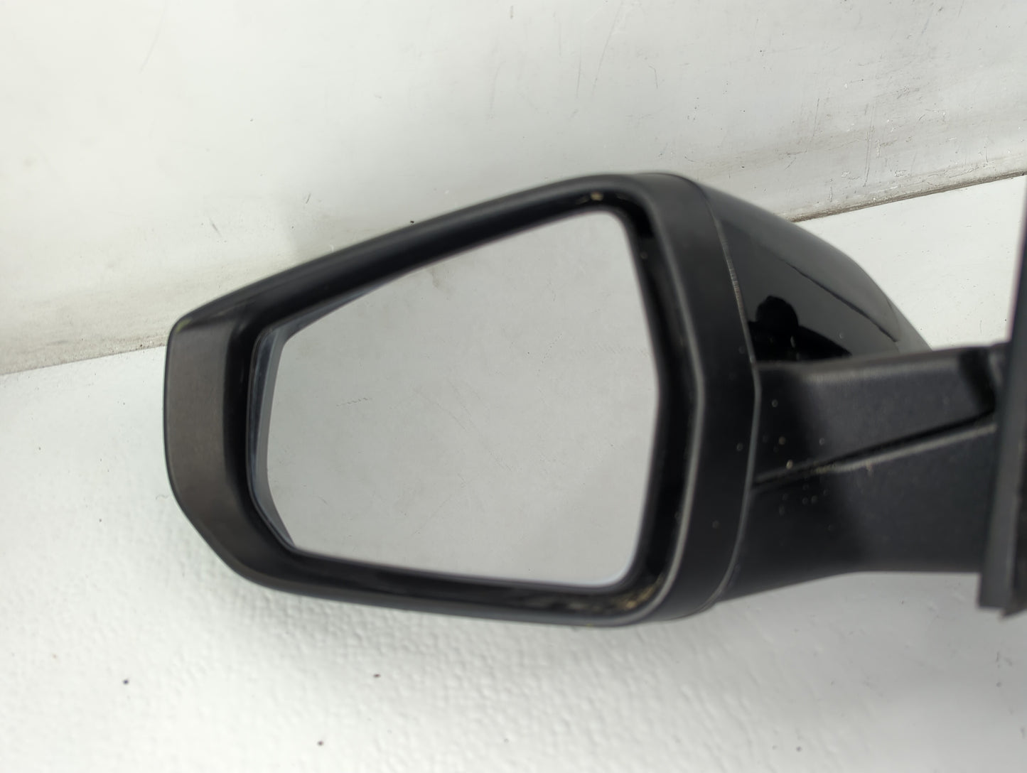 2016-2018 Chevrolet Malibu Driver Side View Mirror - Left Door Mirror OEM Used - Oemusedautoparts1.com