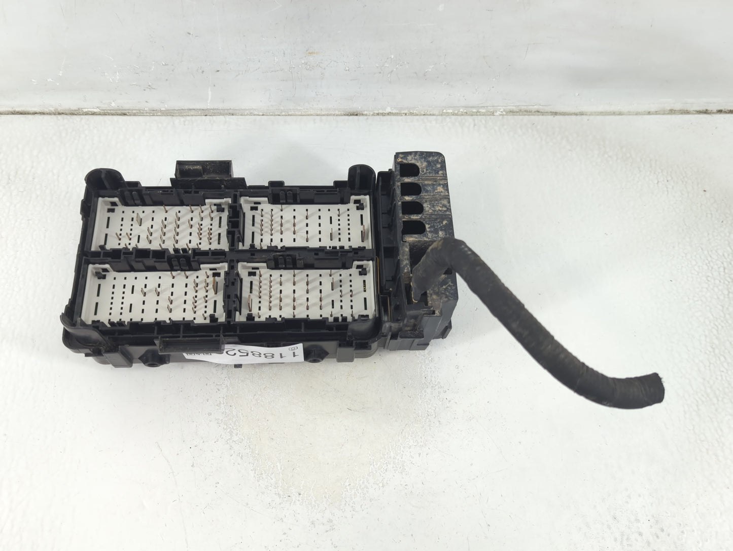 2016-2017 Chevrolet Malibu Fusebox Fuse Box Panel Relay Module Fits Fits 2016 2017 OEM Used Auto Parts - Oemusedautoparts1.c