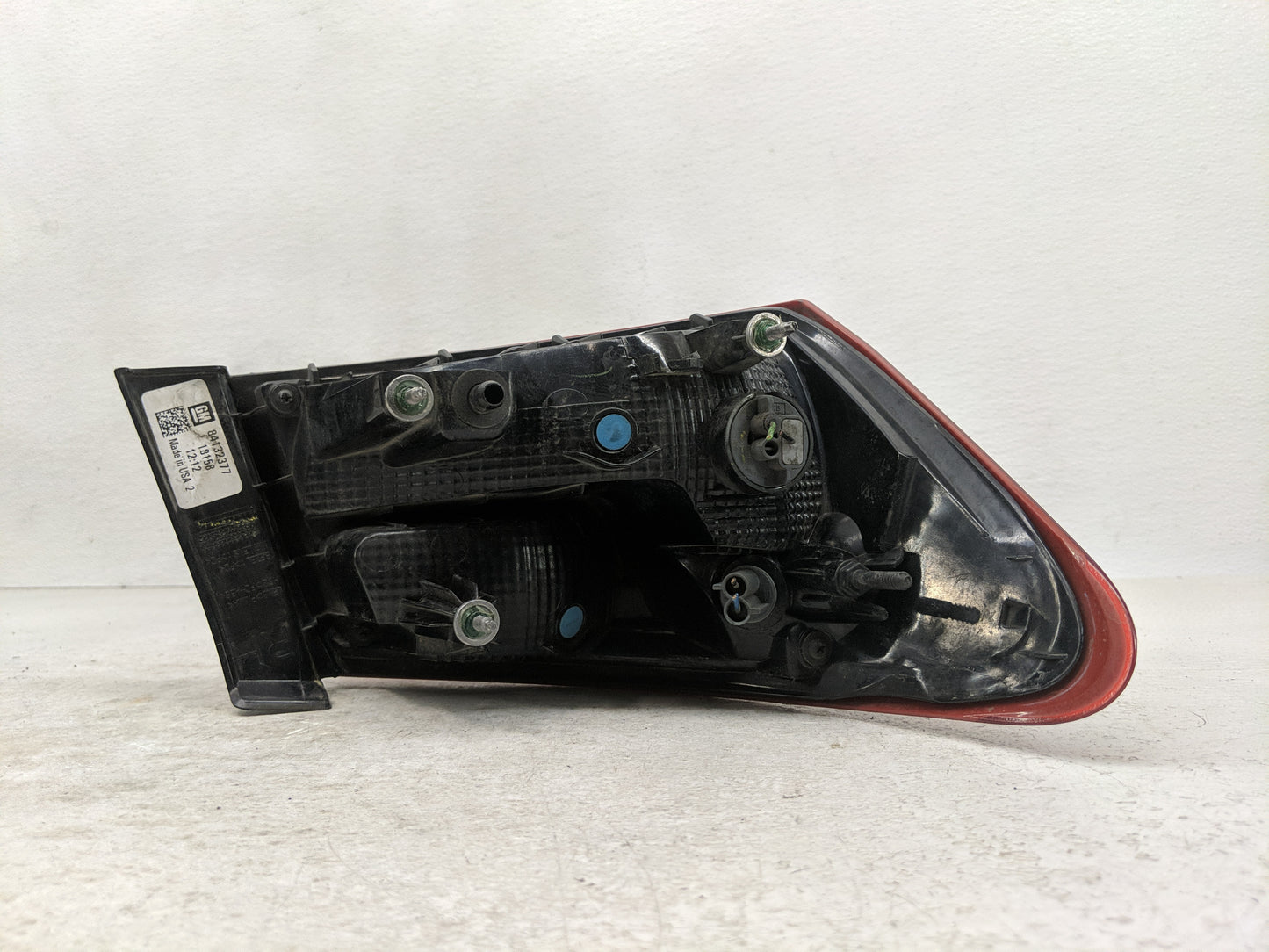 2016 Chevrolet Malibu Passenger Right Side Deck Lid Mounted Tail Light - Oemusedautoparts1.com