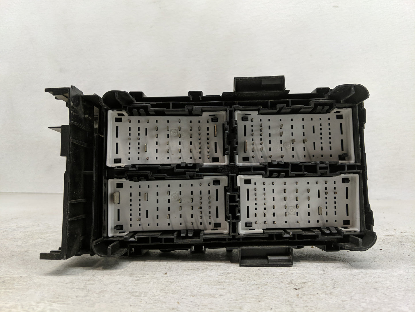 2016-2017 Chevrolet Malibu Fusebox Fuse Box Panel Relay Module Fits Fits 2016 2017 OEM Used Auto Parts - Oemusedautoparts1.c