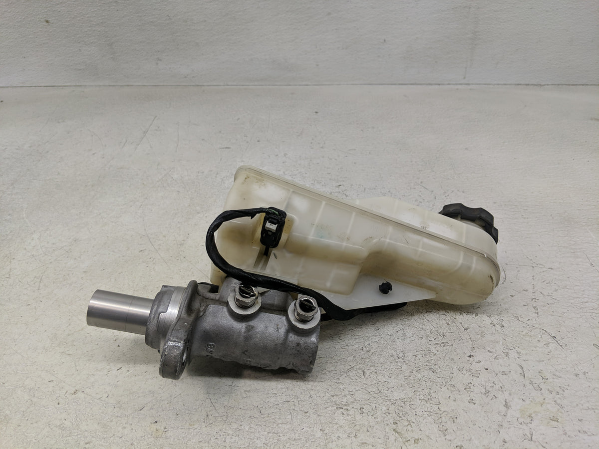 2016-2021 Chevrolet Malibu Brake Master Cylinder 1300893 - Oemusedautoparts1.com