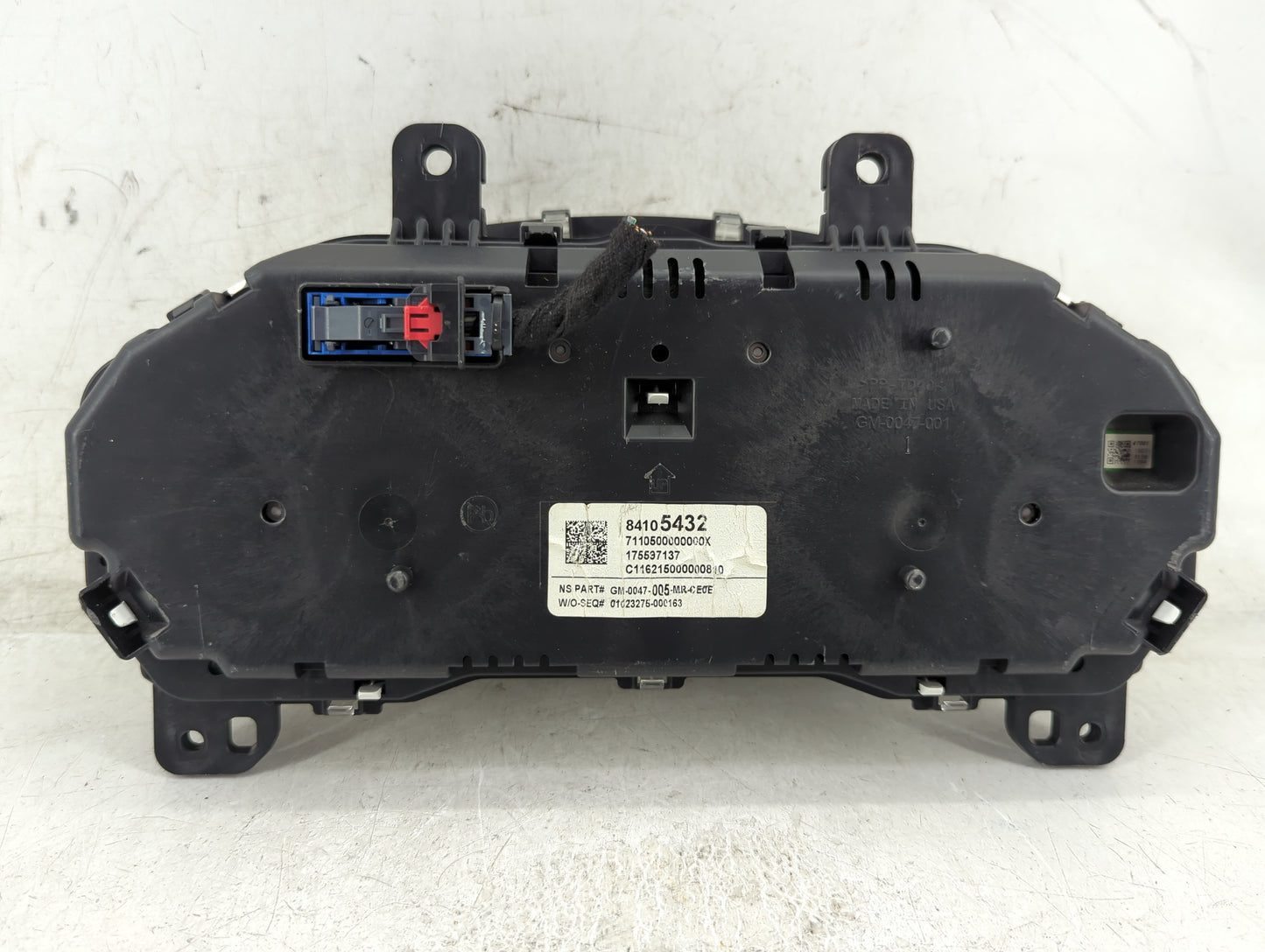 2016 Chevrolet Malibu Instrument Cluster Speedometer Gauges P/N:84105432 Fits OEM Used Auto Parts - Oemusedautoparts1.com