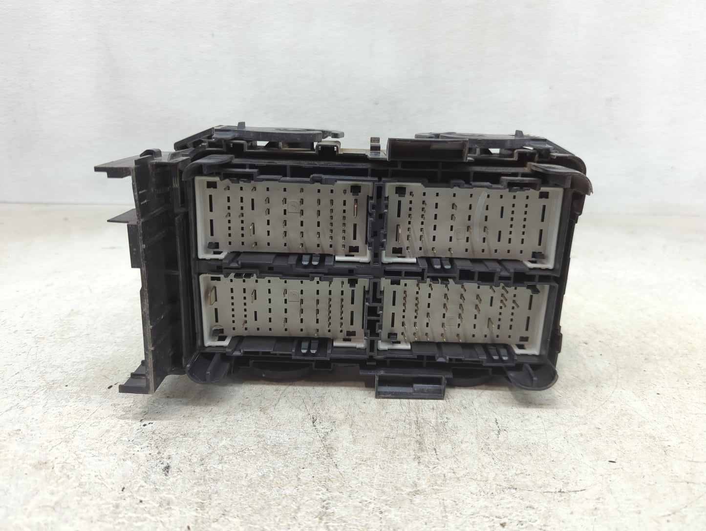 2014-2016 Chevrolet Malibu Fusebox Fuse Box Panel Relay Module P/N:84144636-01 Fits Fits 2014 2015 2016 OEM Used Auto Parts