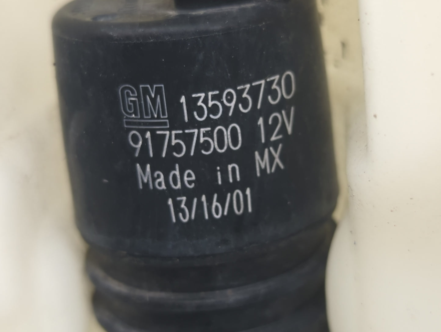 2013-2016 Chevrolet Malibu Windshield Washer Fluid Reservoir Bottle Oem - Oemusedautoparts1.com