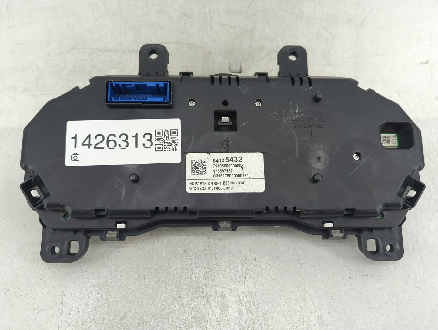 2016 Chevrolet Malibu Instrument Cluster Speedometer Gauges P/N:175597137 84105432 Fits OEM Used Auto Parts - Oemusedautopar