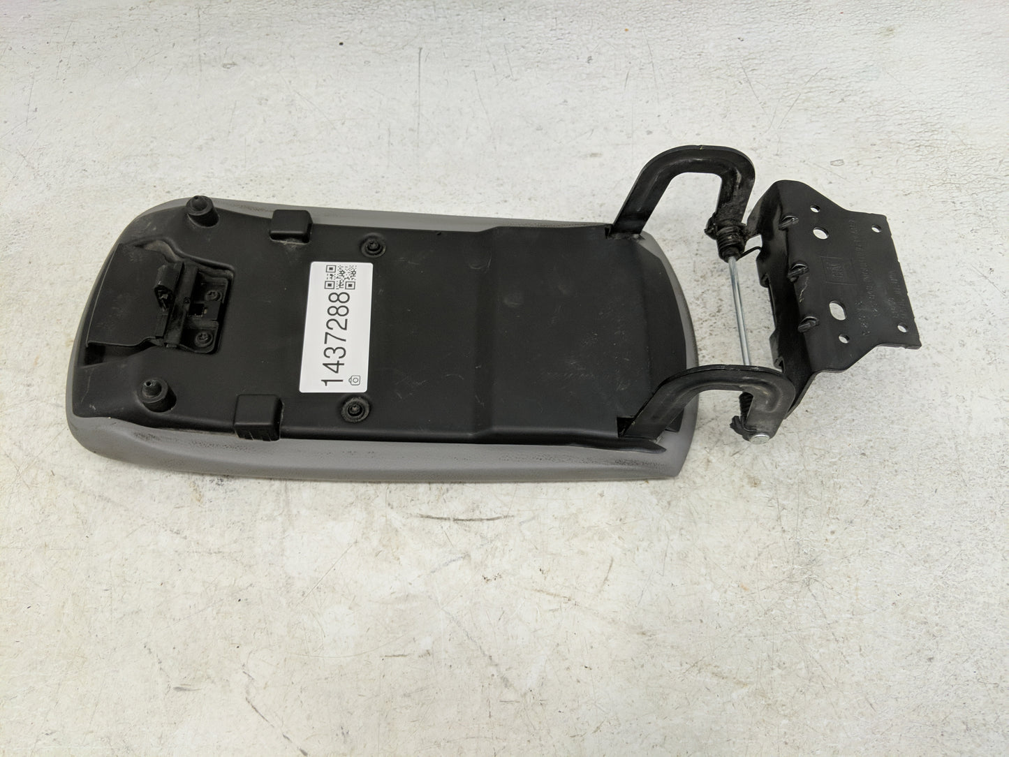 2016 Chevrolet Malibu Center Console Armrest Cover Lid Fits OEM Used Auto Parts - Oemusedautoparts1.com