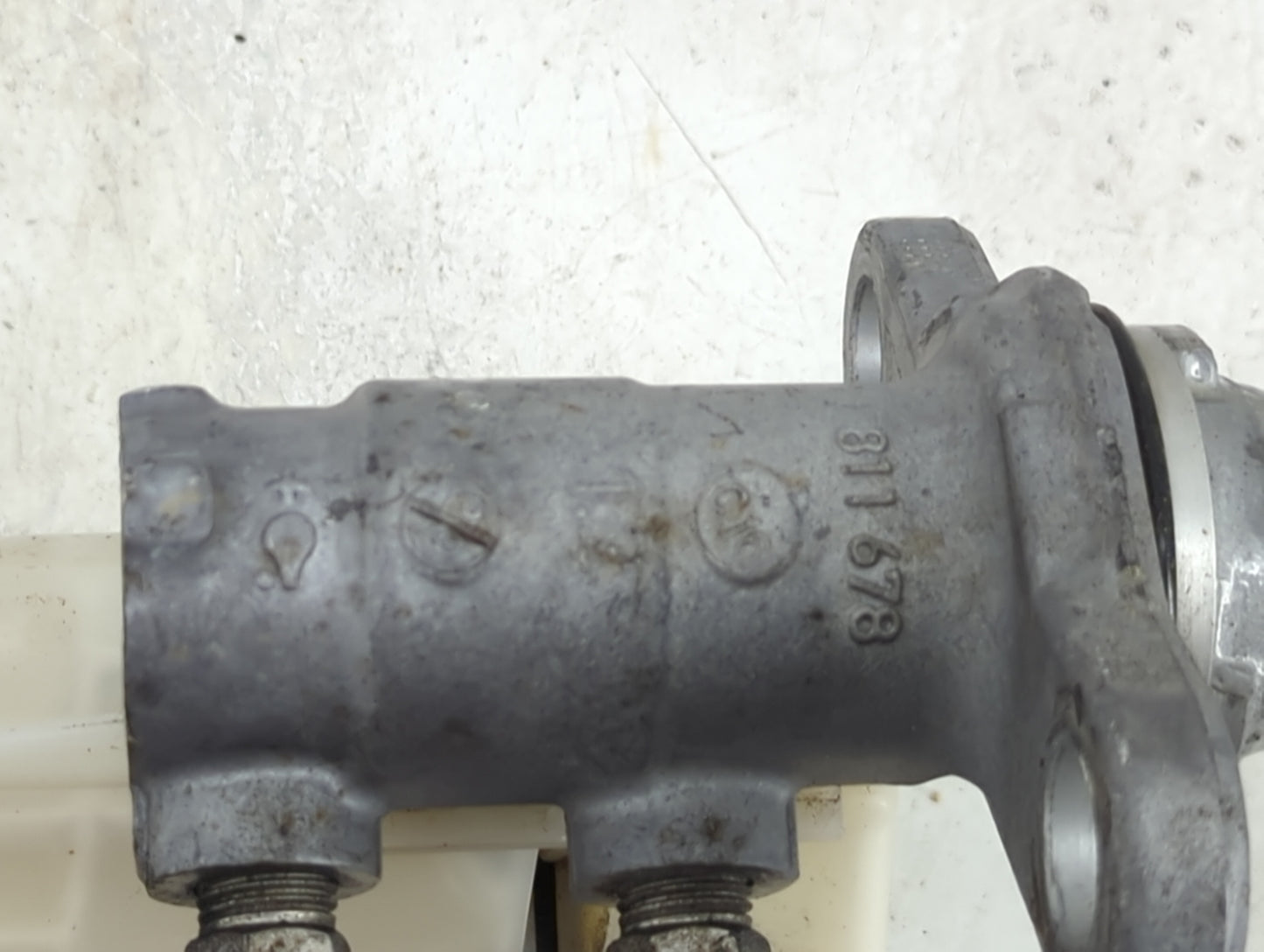 2016-2021 Chevrolet Malibu Brake Master Cylinder 1490508 - Oemusedautoparts1.com