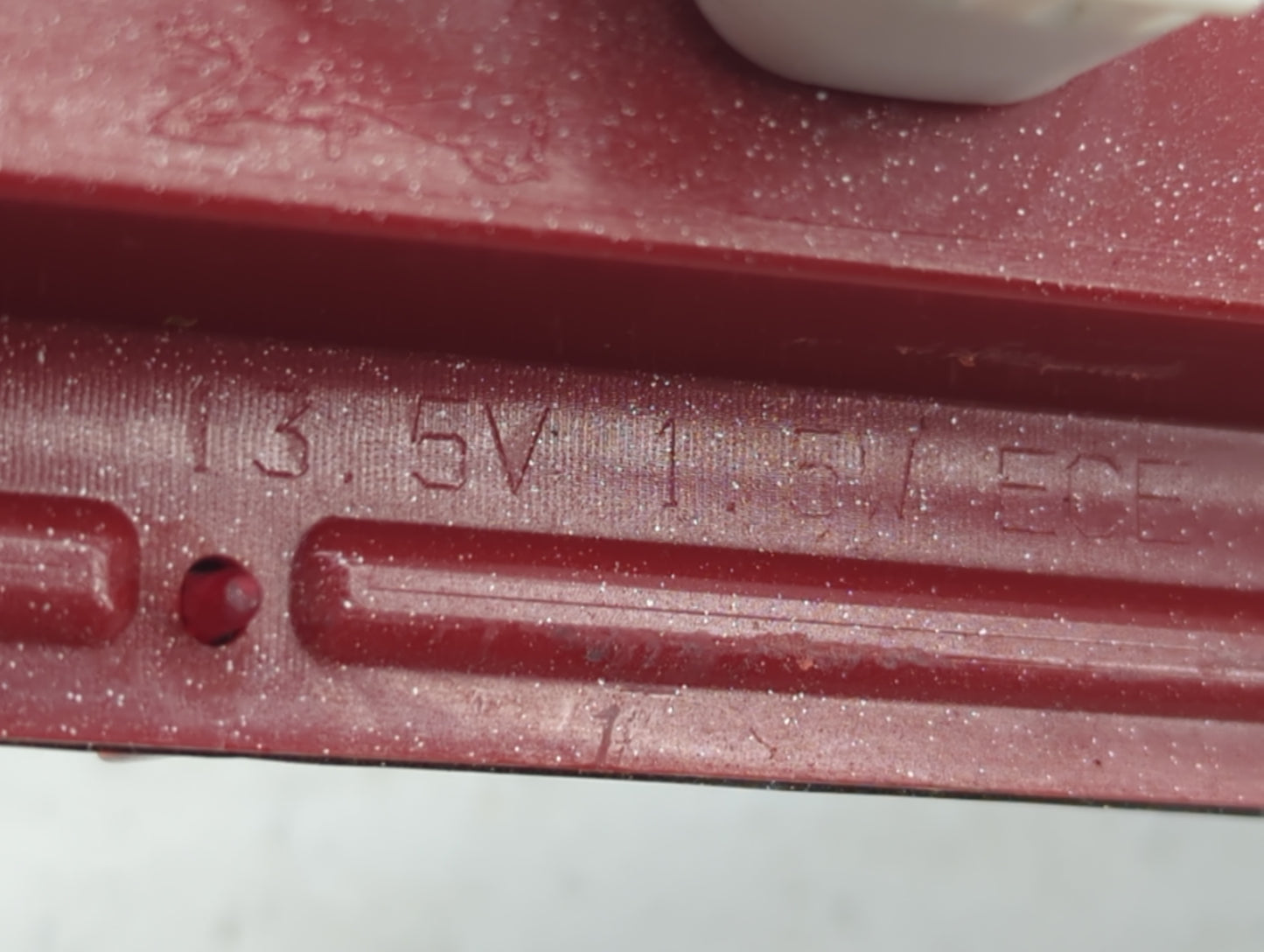 2016 Chevrolet Malibu Rear Center Lid Brake Light Tail Light Fits OEM Used Auto Parts - Oemusedautoparts1.com