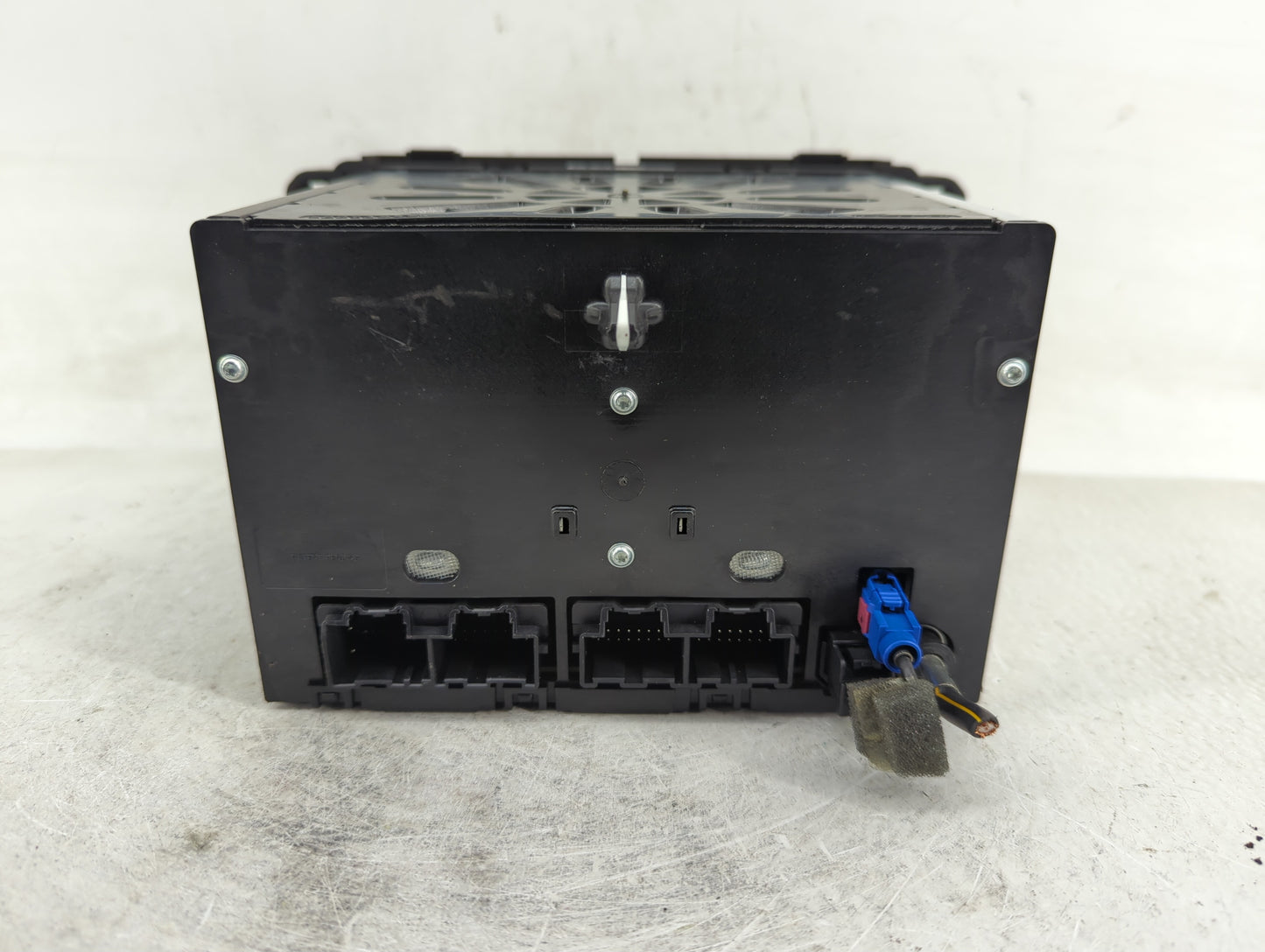 2015-2016 Chevrolet Traverse Radio AM FM Cd Player Receiver Replacement P/N:23395480 Fits Fits 2015 2016 OEM Used Auto Parts