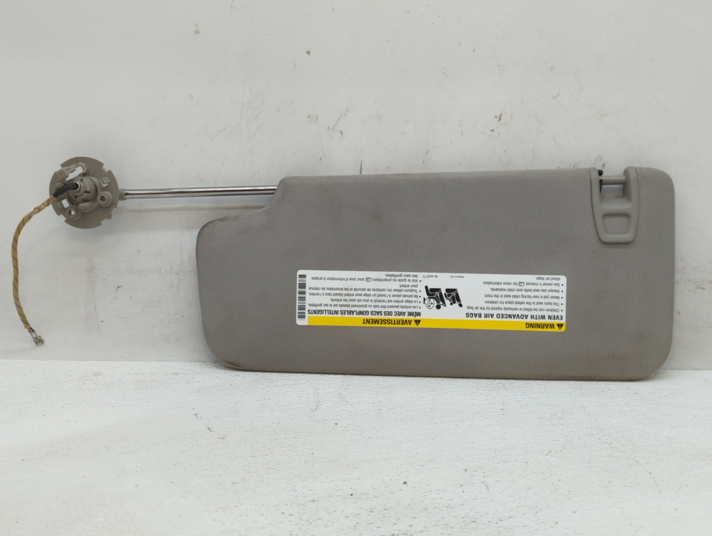 2016 Chevrolet Traverse Sun Visor Shade Replacement Passenger Right Mirror Fits OEM Used Auto Parts - Oemusedautoparts1.com