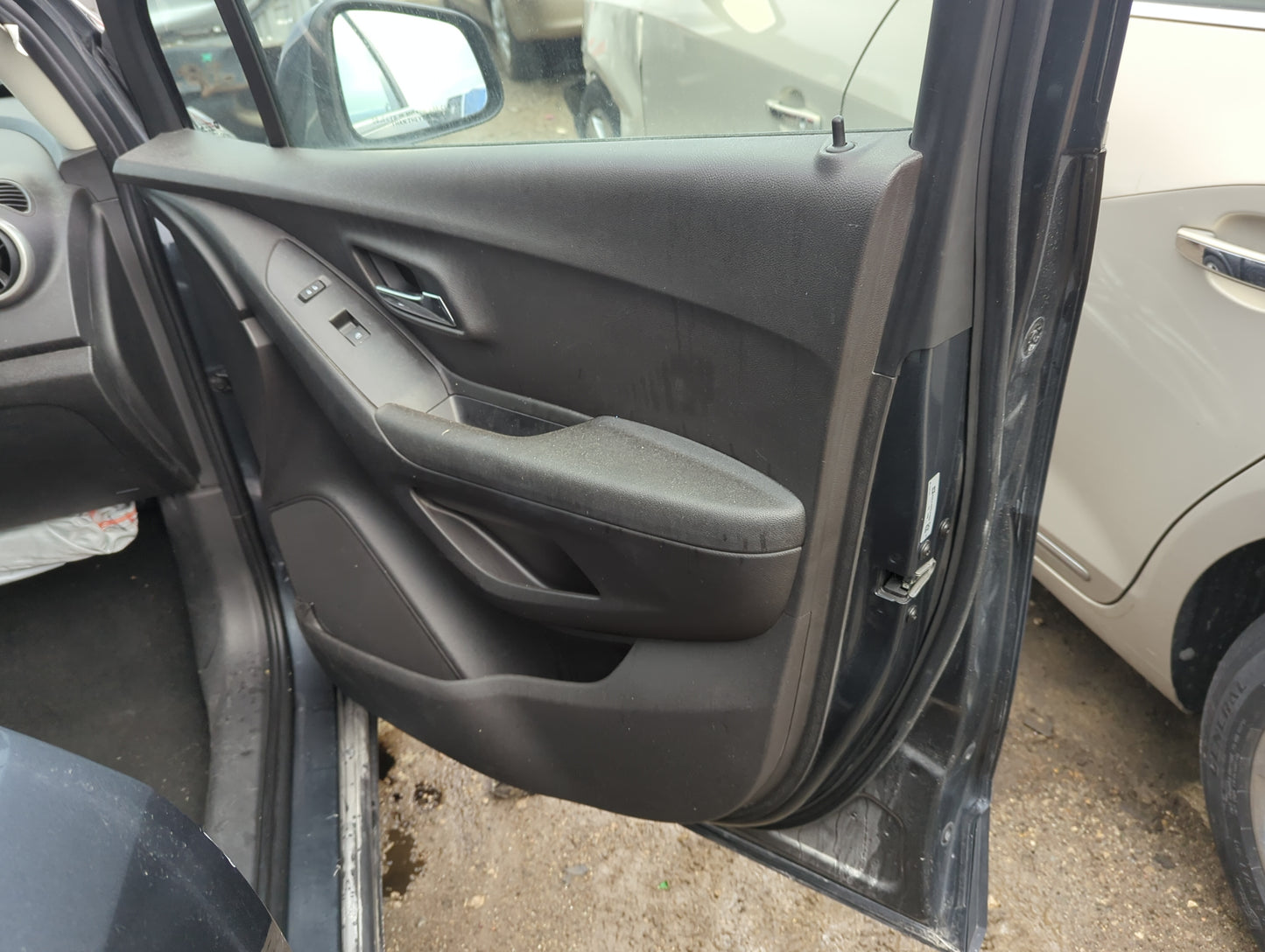 2016 Chevrolet Trax Front Right Passenger Interior Door Panel Trim - Oemusedautoparts1.com