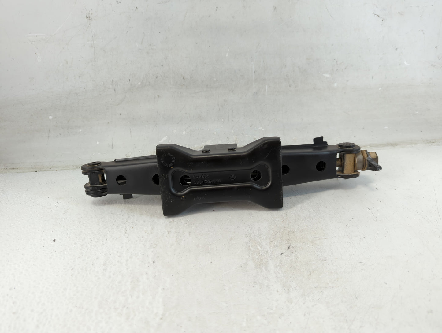2016 Chrysler 200 Spare Scissor Car Jack 1071549 - Oemusedautoparts1.com